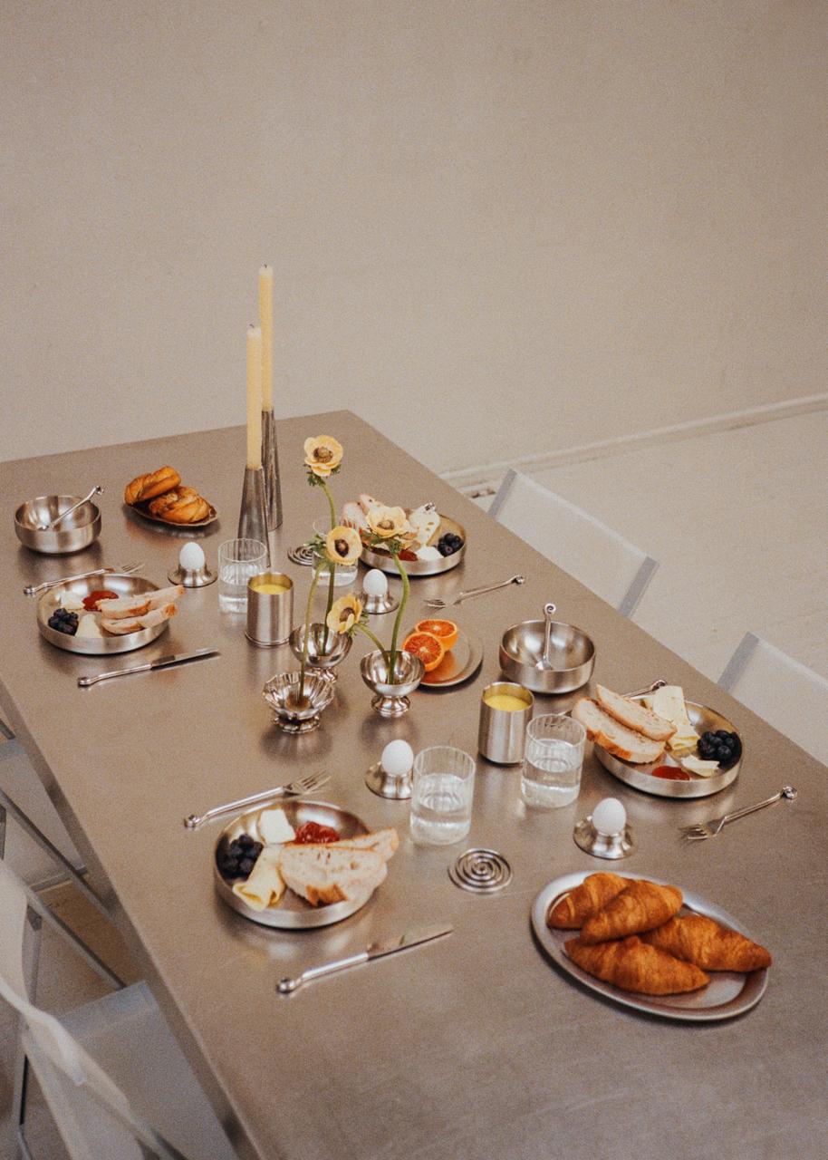 The breakfast table